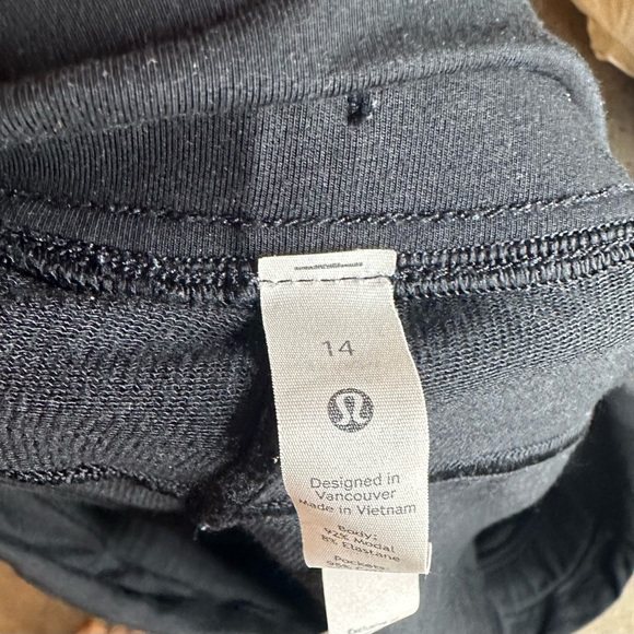 Lululemon shorts - Picture 4 of 4